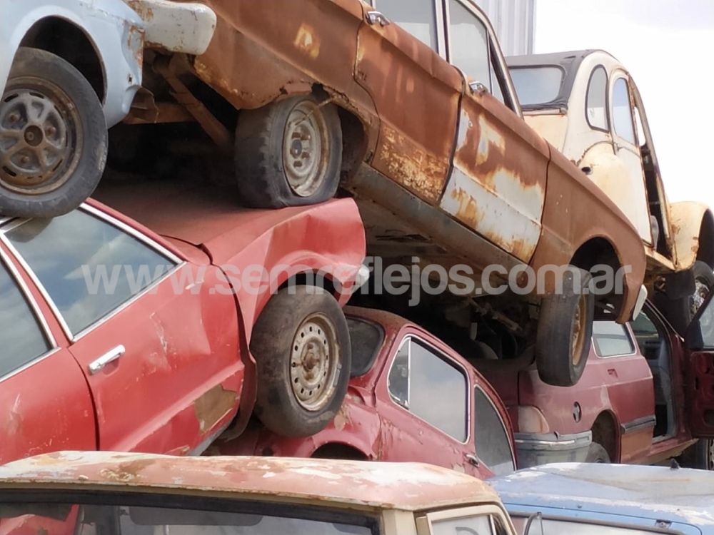 VEHICULOS SECUESTRADOS: INSISTEN EN COMPACTARLOS