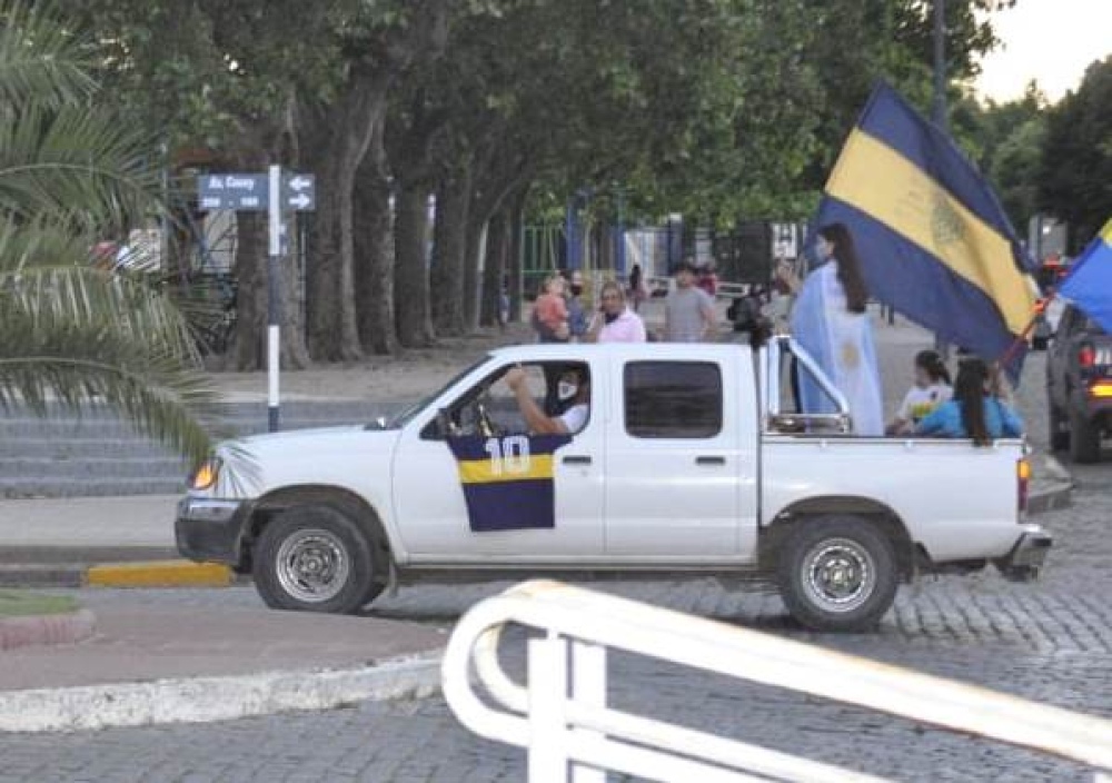 PIGÜÉ HOMENAJEO A MARADONA