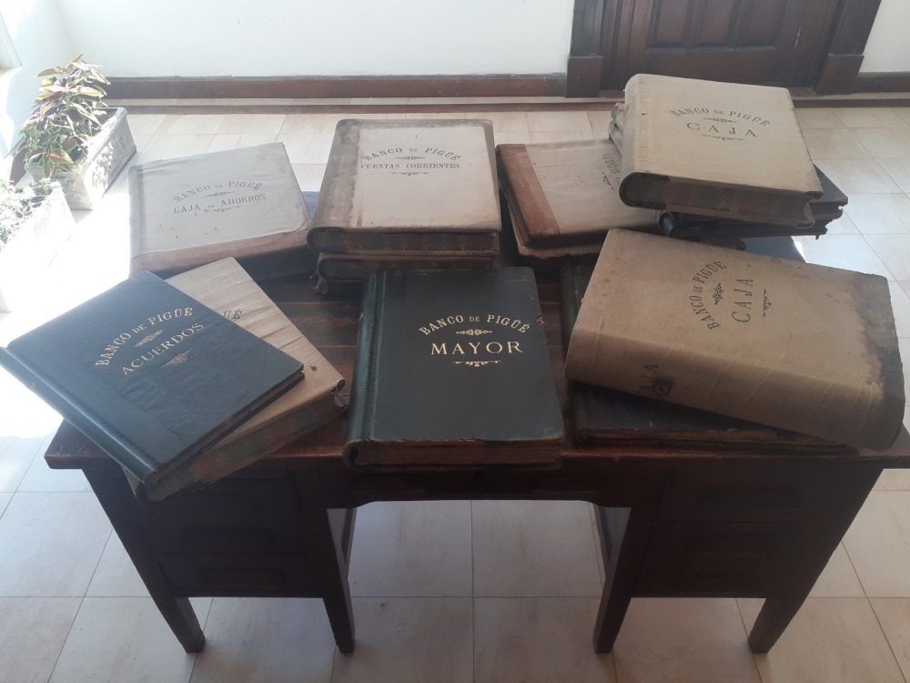 DONARON AL MUSEO Y ARCHIVO DE PIGÜÉ MATERIAL HISTÓRICO DE NUESTRO PUEBLO