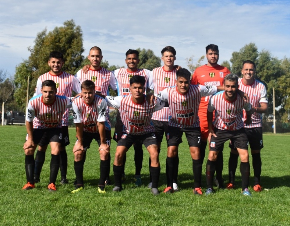 Y un domingo volvió a rodar la pelota