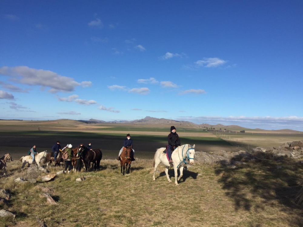 CABALGANDO POR EL CERRO DE LA CRUZ