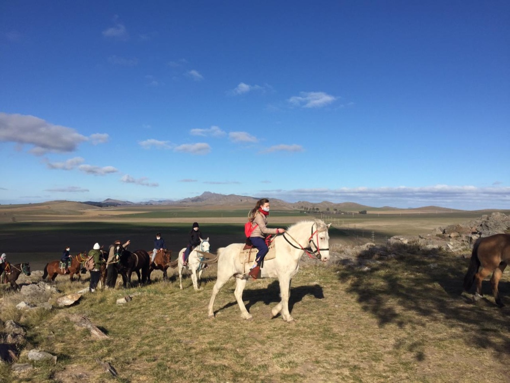 CABALGANDO POR EL CERRO DE LA CRUZ