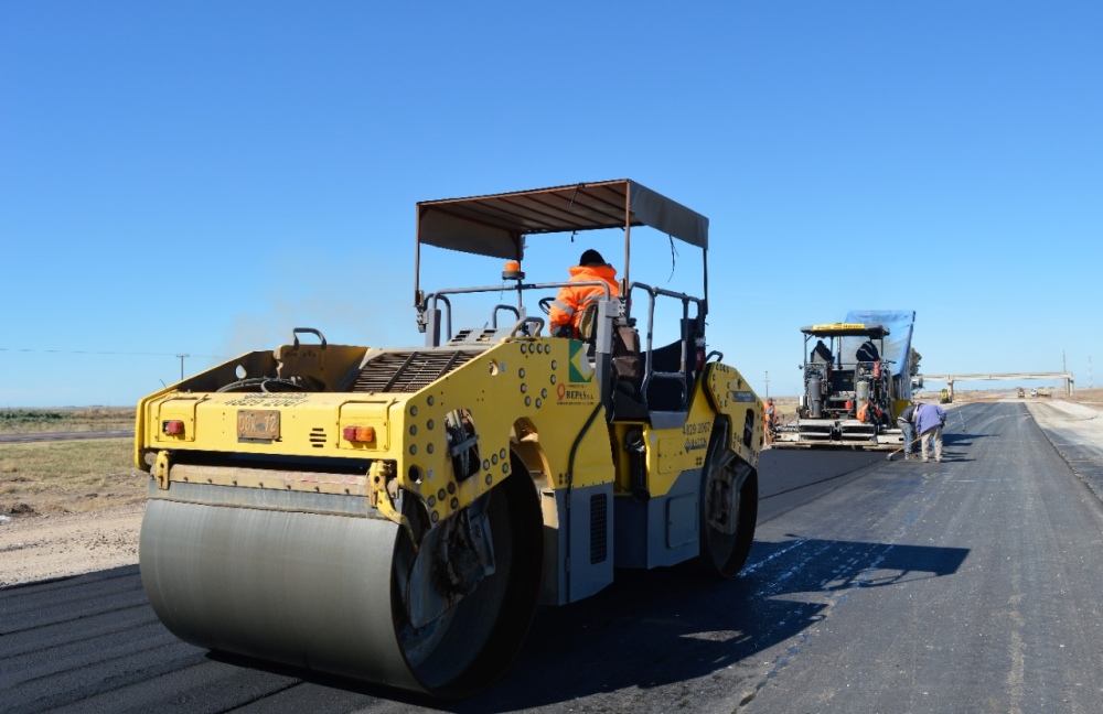 AVANCE DE OBRA EN LA AUTOPISTA RN 33 ENTRE BAHIA BLANCA Y TORNQUIST