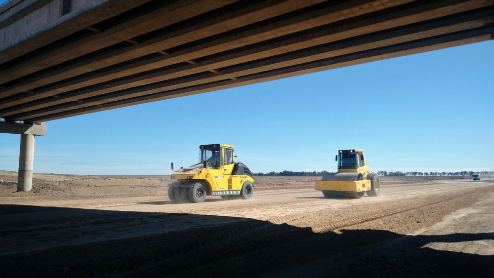 AVANCE DE OBRA EN LA AUTOPISTA RN 33 ENTRE BAHIA BLANCA Y TORNQUIST