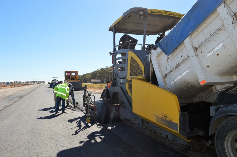 AVANCE DE OBRA EN LA AUTOPISTA RN 33 ENTRE BAHIA BLANCA Y TORNQUIST