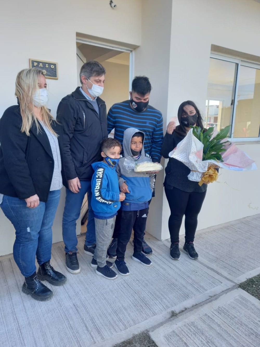 Notararigo entregó 4 casas en Saavedra