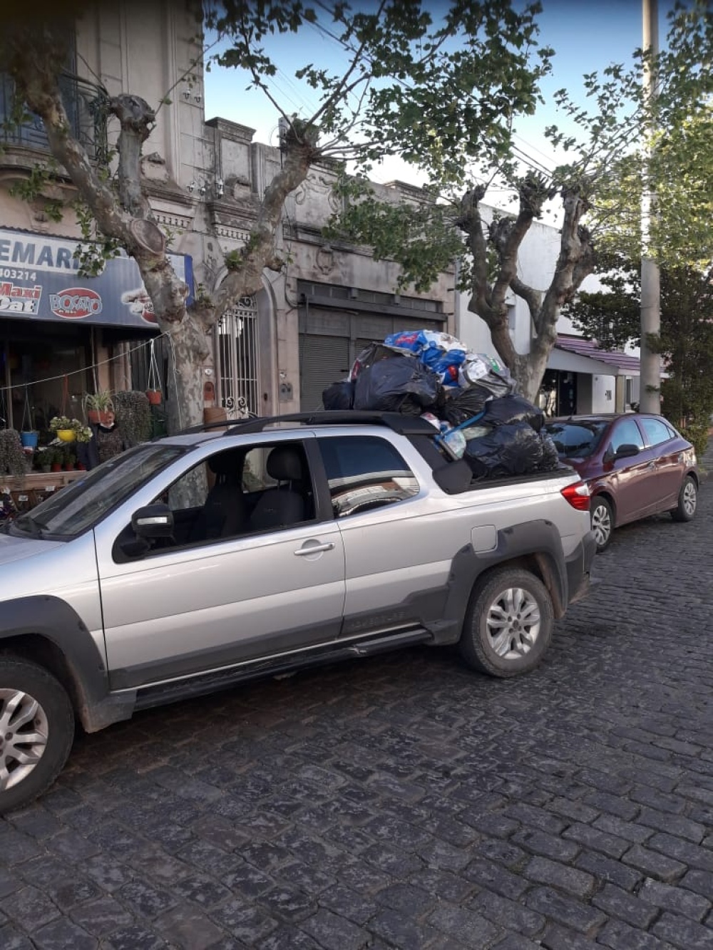 Ante el paro del STM vecinos autoconvocados recolectan la basura