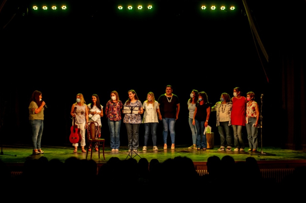 ANOCHE SE REALIZÓ LA PROPUESTA TEATRAL ”MUJERES SILENCIADAS”