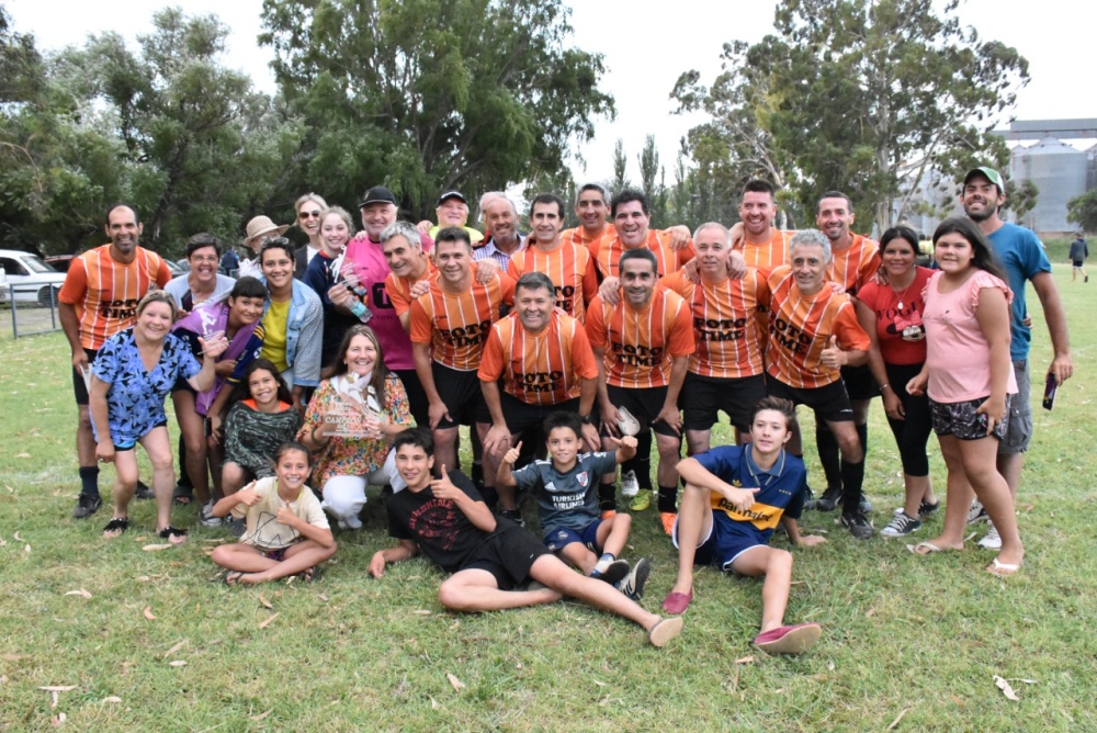 Foto Time y la vieja costumbre de ser campeón