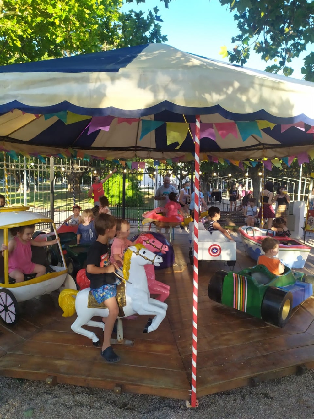 SE RENAUGURO LA CALESITA DE LA PLAZA SARMIENTO