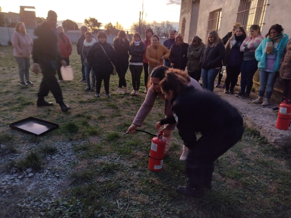 Personal de la EP2 de Saavedra se capacitó en seguridad