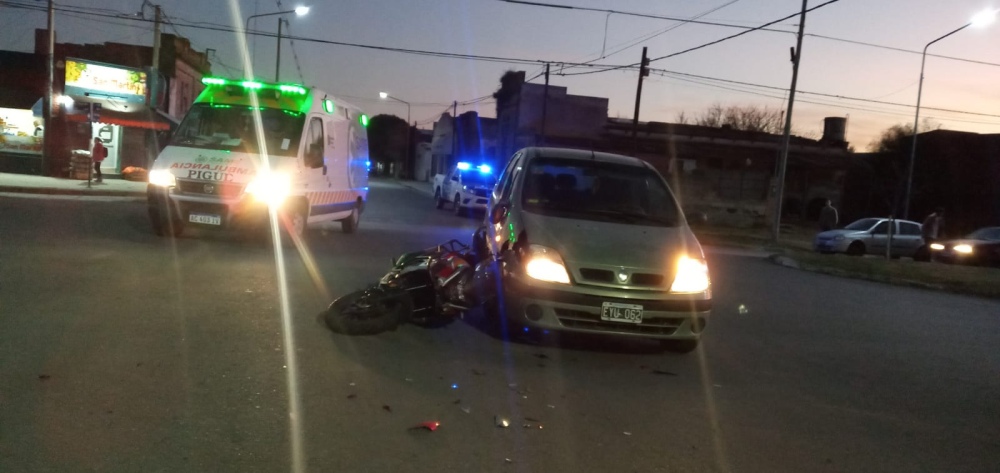 CHOQUE ENTRE UN AUTOMOVIL Y UNA MOTO