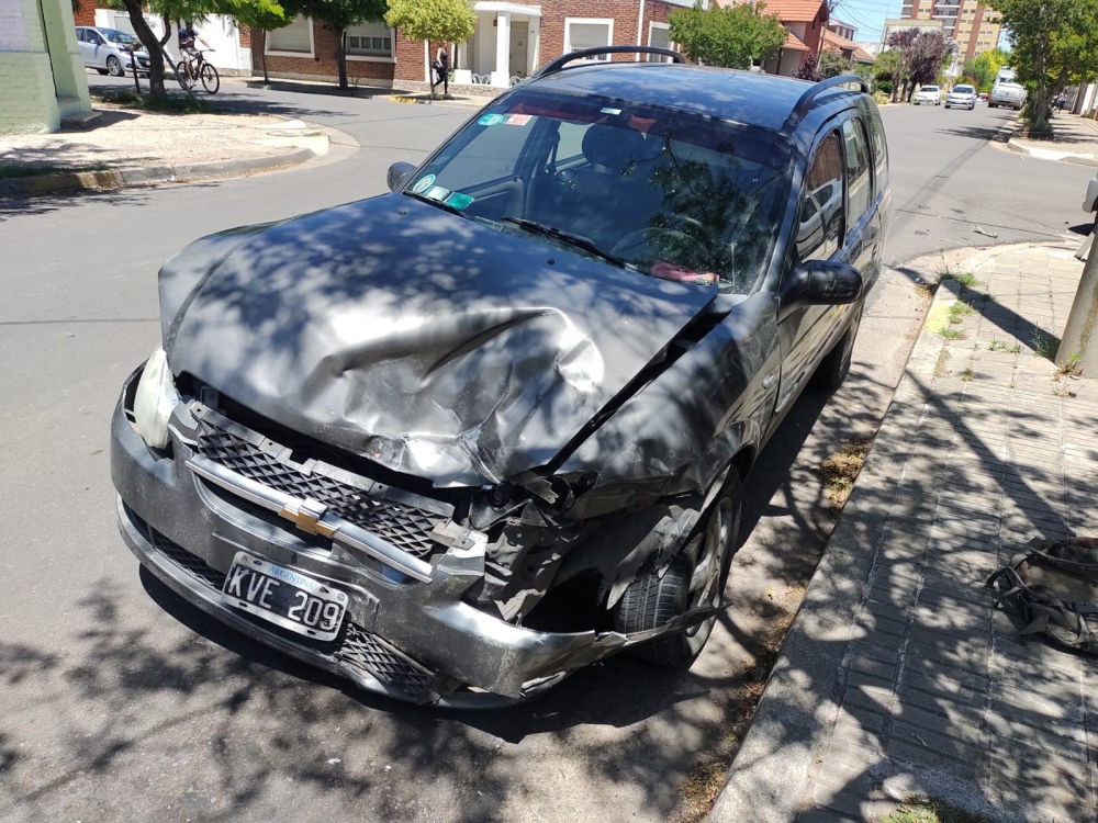 FUERTE CHOQUE FRONTAL EN RIVADAVIA Y LAVALLE