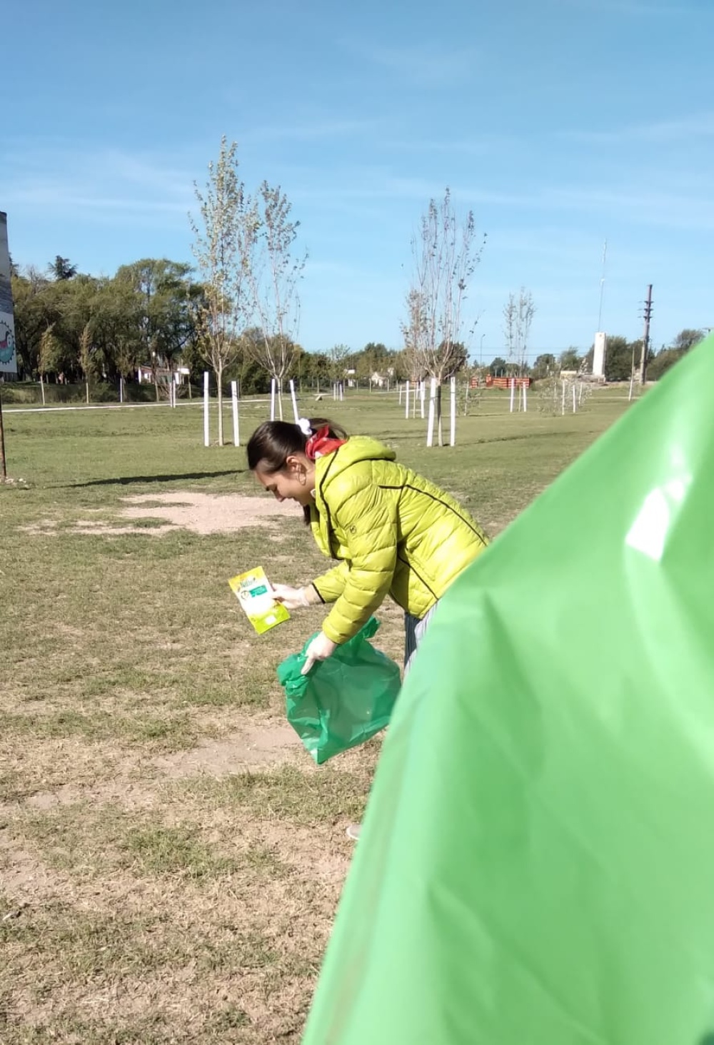 Se realizó una jornada de limpieza en el barrio H. Brumana