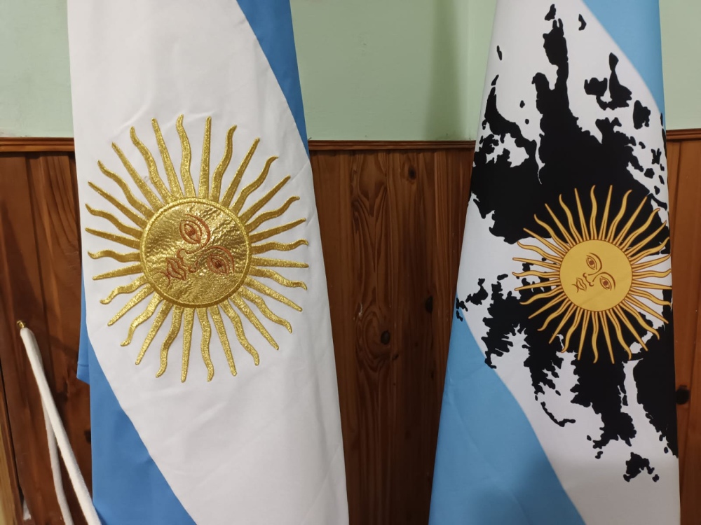 El salón del Centro de suboficiales retirados del Ejército lleva el nombre ”Malvinas Argentinas”