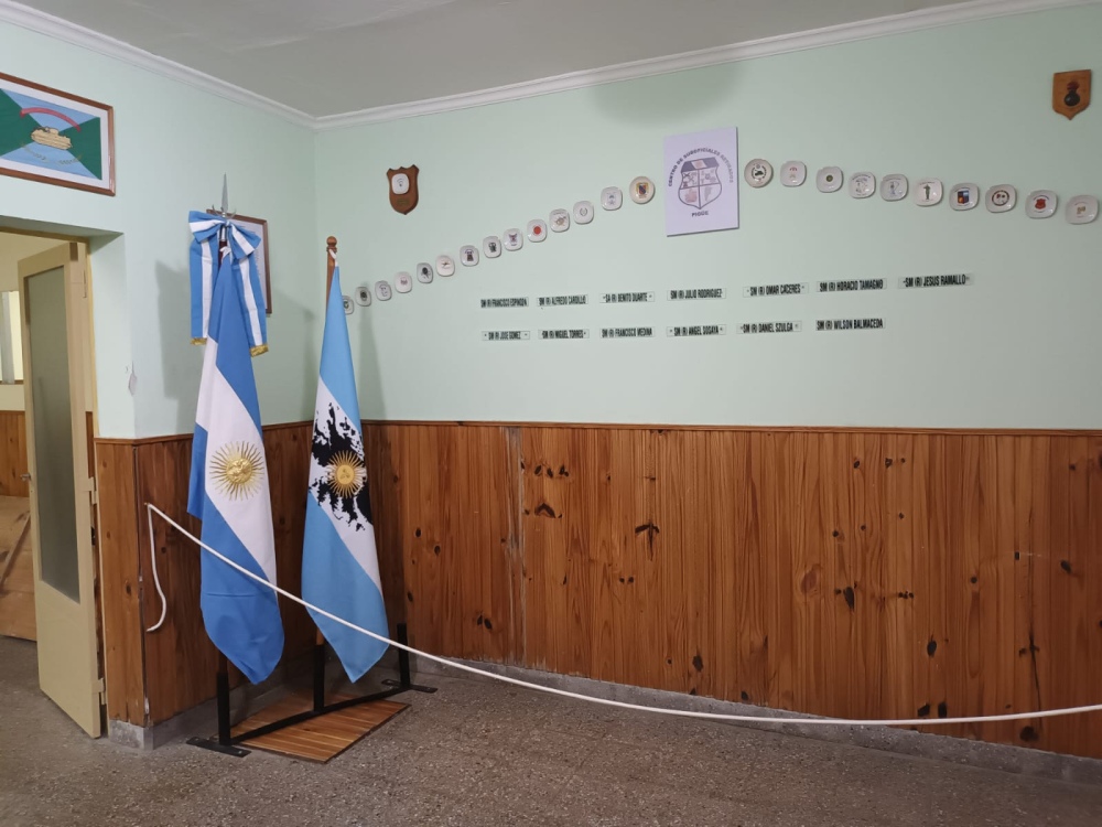 El salón del Centro de suboficiales retirados del Ejército lleva el nombre ”Malvinas Argentinas”