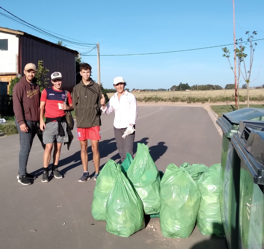 Se realizó una jornada de limpieza en el barrio H. Brumana