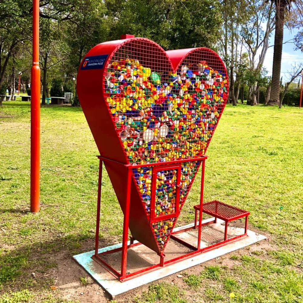 Miracca aclaró sobre los costos para enviar botellas de amor a Bs.As.