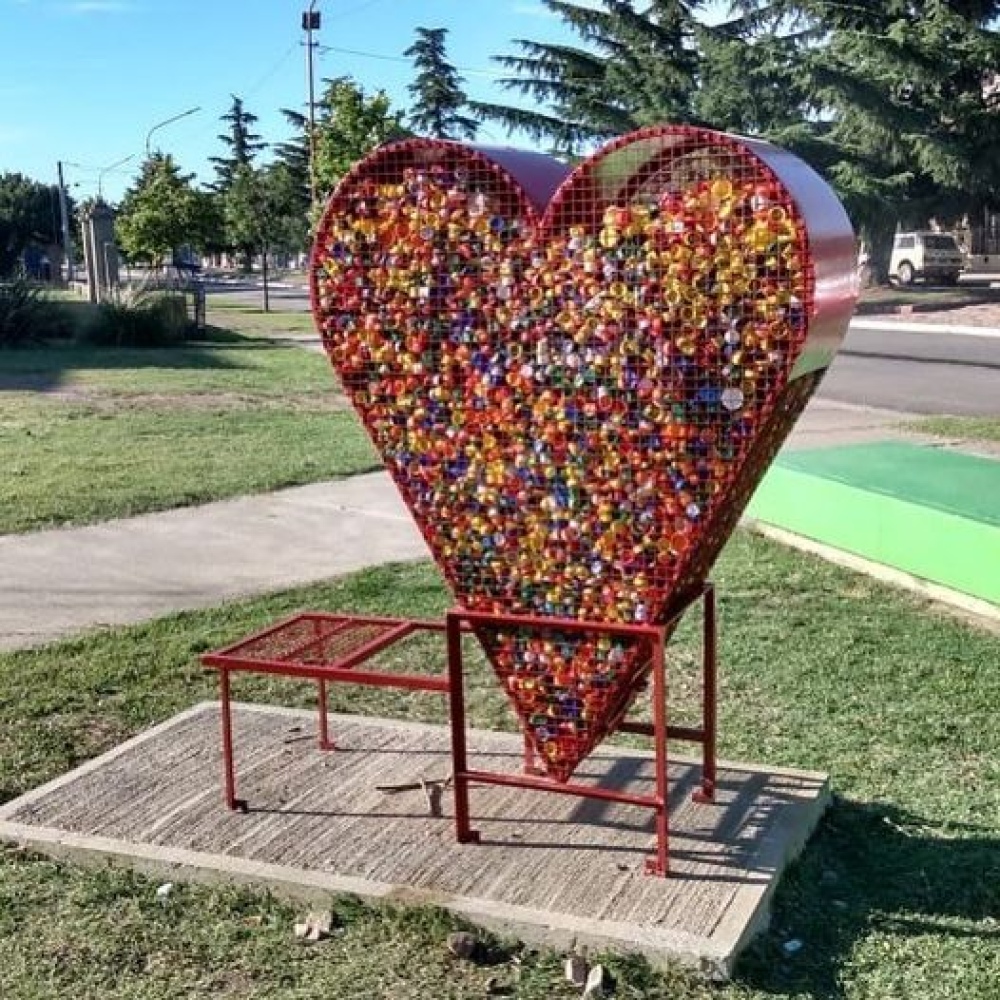 Miracca aclaró sobre los costos para enviar botellas de amor a Bs.As.