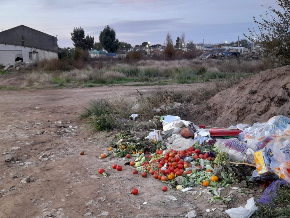 Vecinos del barrio de la ex curtiembre enojados