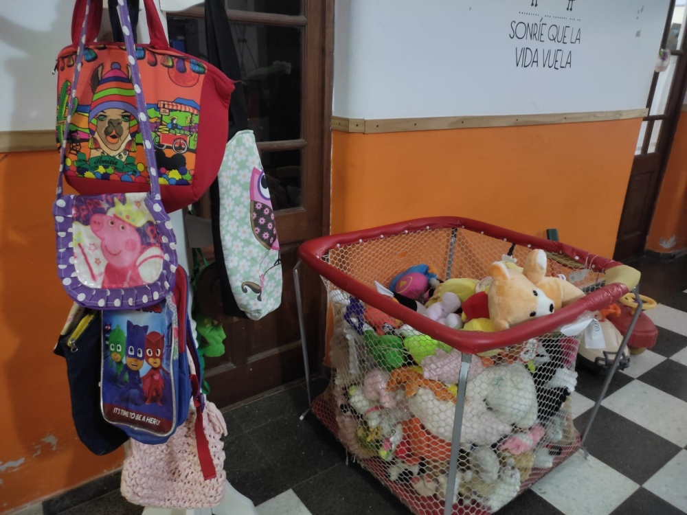 Hermosa feria del juguete en el Materno Mamita