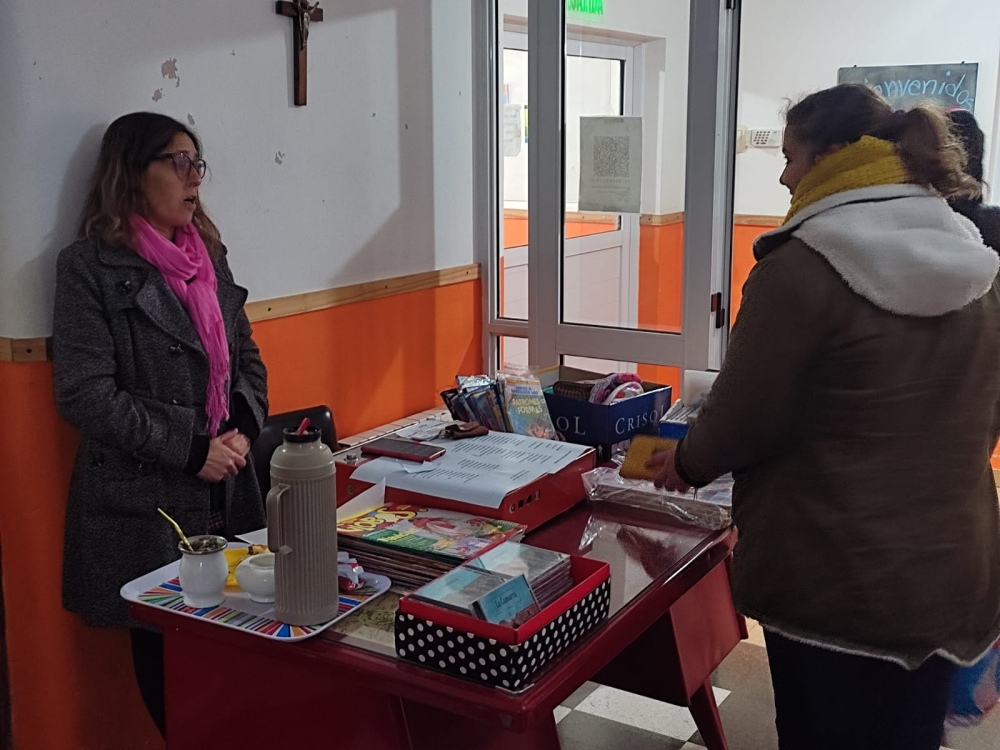 Hermosa feria del juguete en el Materno Mamita