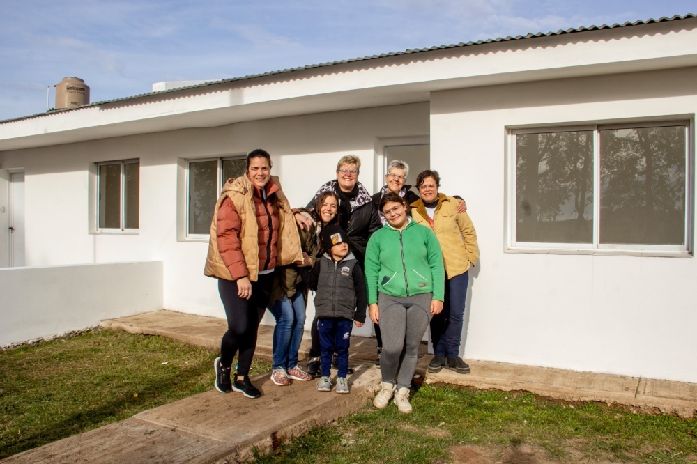 El municipio entregó casas en Espartillar