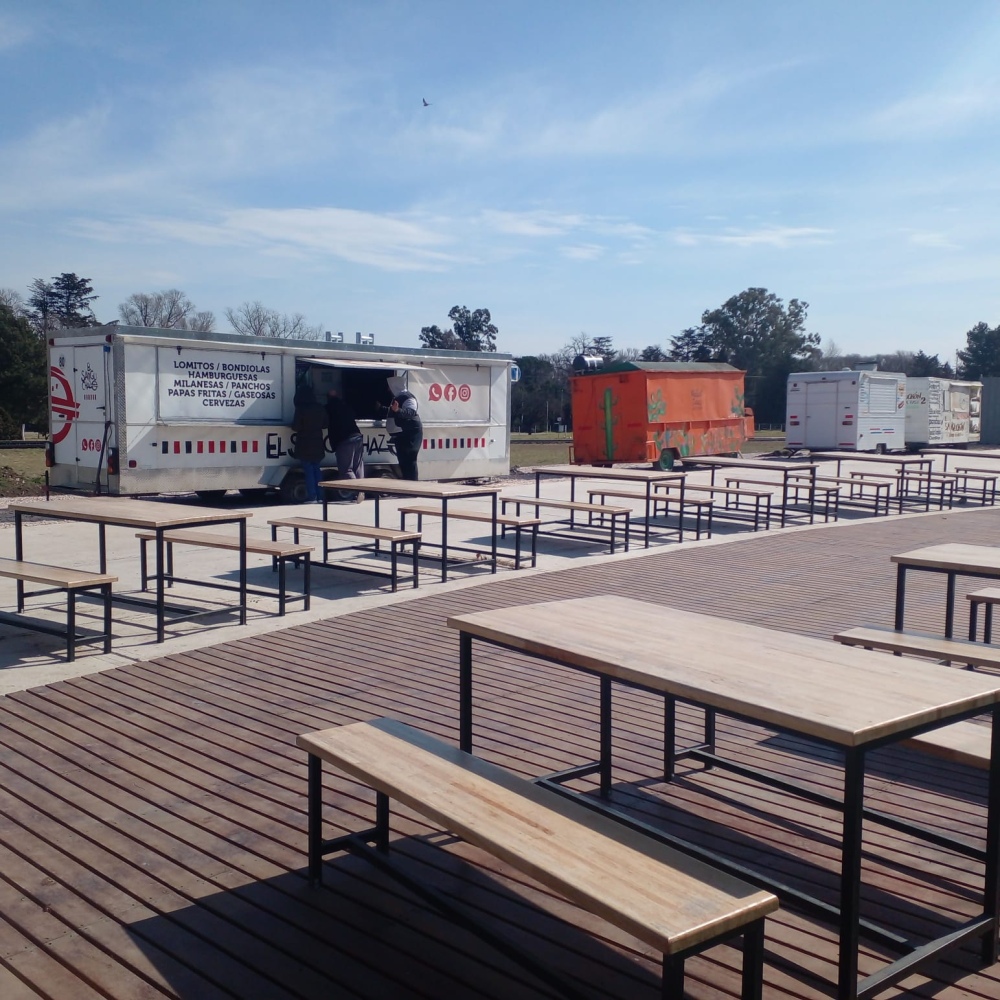 Ya están instalados los full track en el nuevo paseo gastronómico