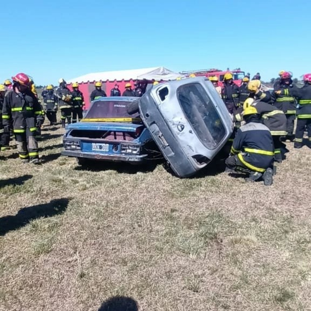 LOS BOMBEROS PARTICIPARON DE UNA CAPACITACIÓN