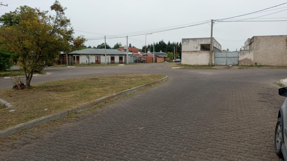 Preocupación por el tránsito en calle Carlos Gardel, entre Colón y Tierra del Fuego