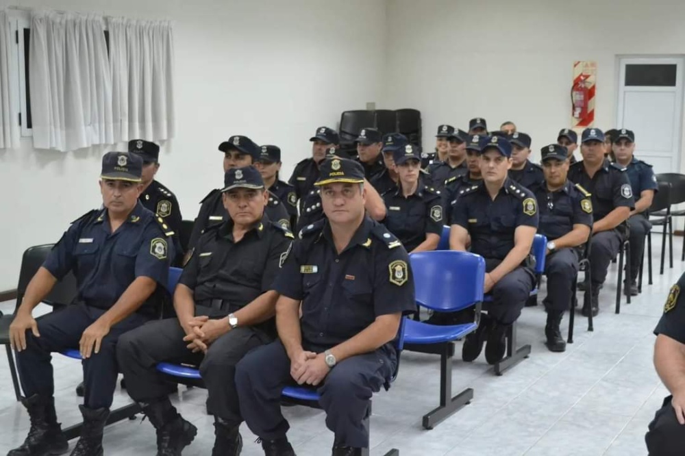 Ceremonia de ascenso y reconocimiento a Policías