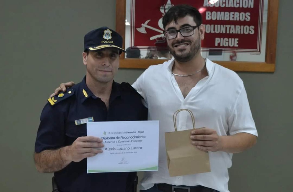 Ceremonia de ascenso y reconocimiento a Policías