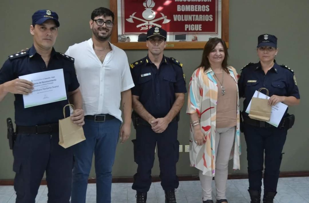 Ceremonia de ascenso y reconocimiento a Policías