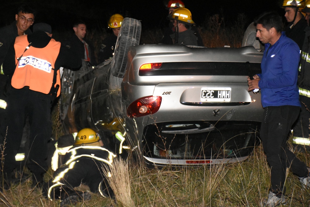 Volcó un automóvil en Ruta 67 entre Arroyo Corto y Pigüé