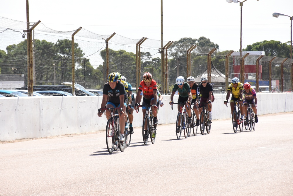 Carrera de Ruta 2024 en el autodromo ”Ciudad de Pigüé”