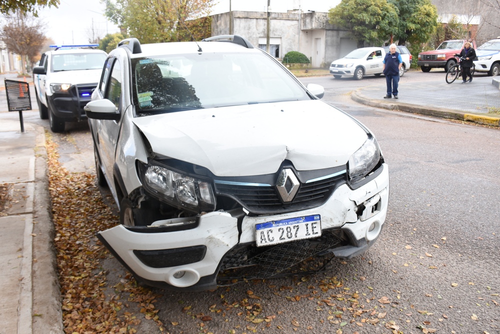 Choque y vuelco en la intersección de las calles Darwuin y Sadi Carnot