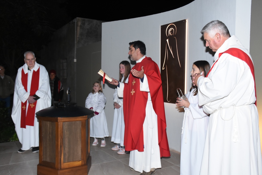 Bendición del cinerario en la Parroquia “Nuestra Señora de Luján”