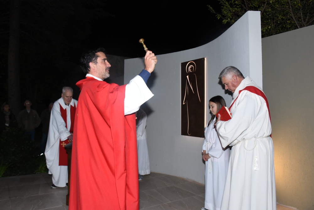 Bendición del cinerario en la Parroquia “Nuestra Señora de Luján”