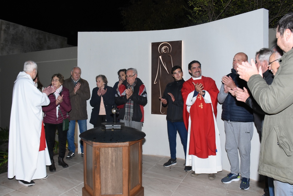 Bendición del cinerario en la Parroquia “Nuestra Señora de Luján”