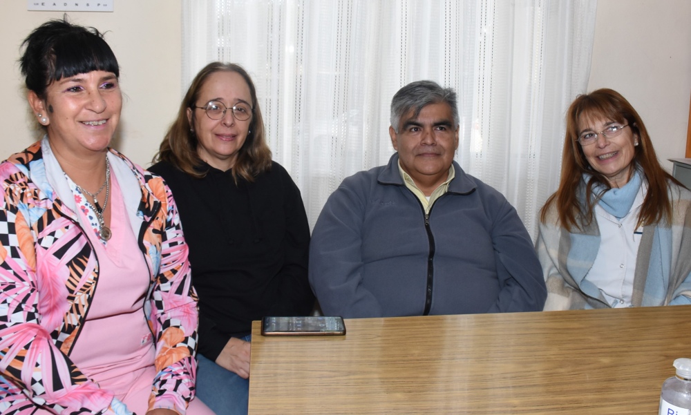 Enfermera de la sala Marcela Gerez, Dra. Mercedes Martin, Secretario de Salud Dr. Galo Ramirez Zapata y Claudia Bros Jefa del Servicio de Salud Mental