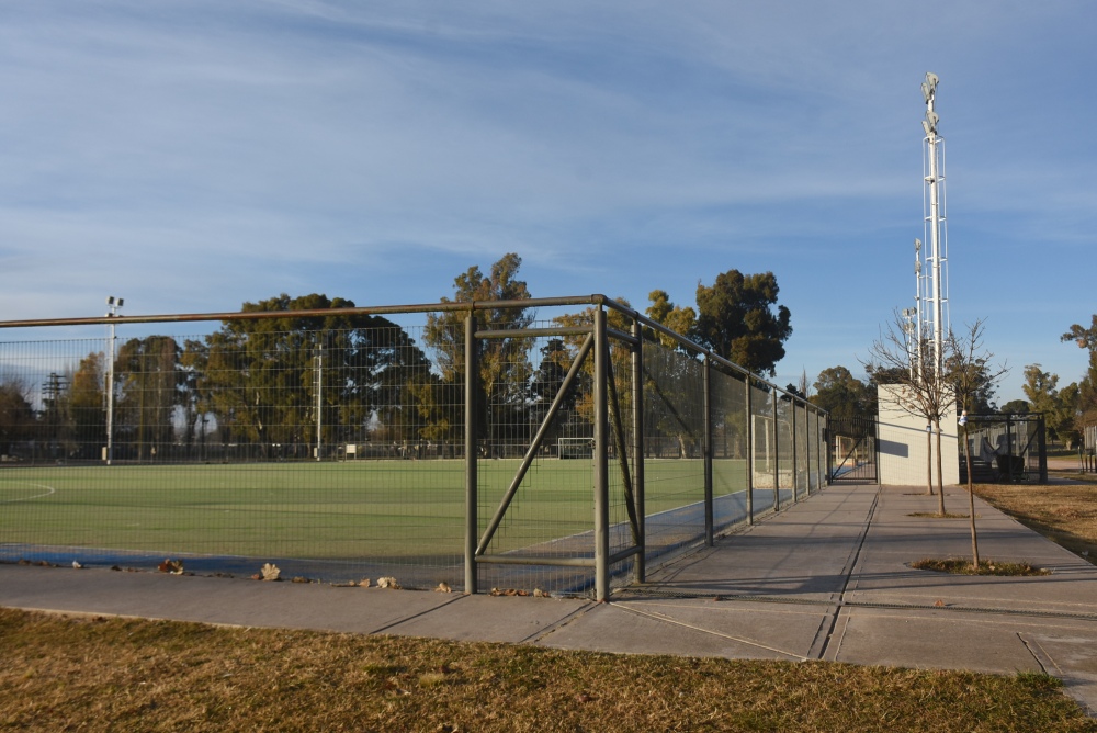 Construcción de una cantina en la cancha de hockey de Pigüé