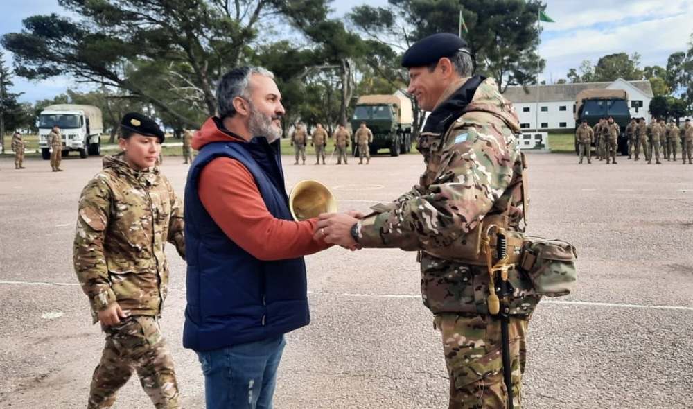 Campana de bienvenida a cada Veterano de Malvinas en el Tiro Federal Pigüé