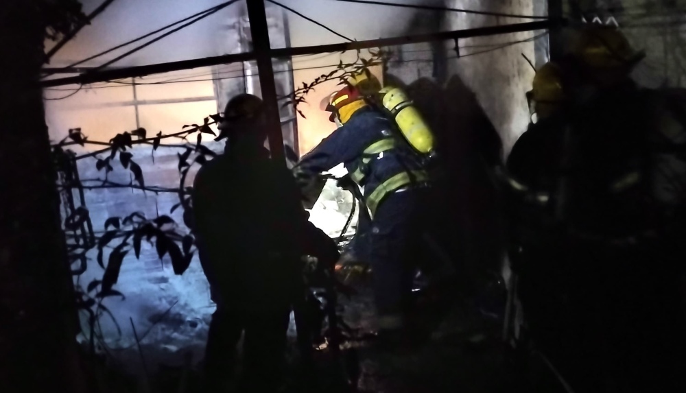 Incendio en un galpón de una casa