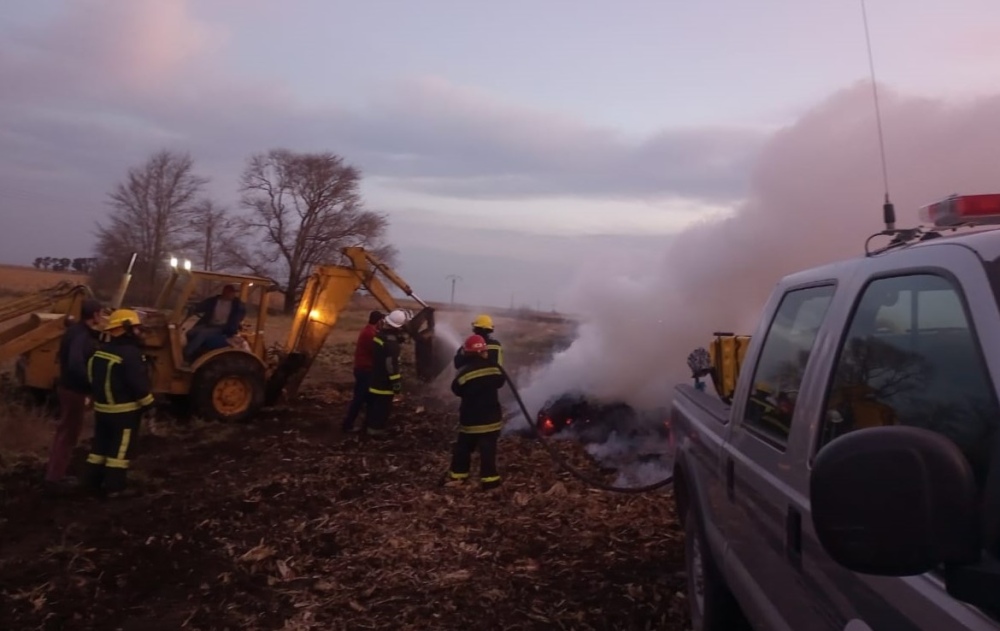 Incendió de la carga de un transporte en cercanías de Espartillar