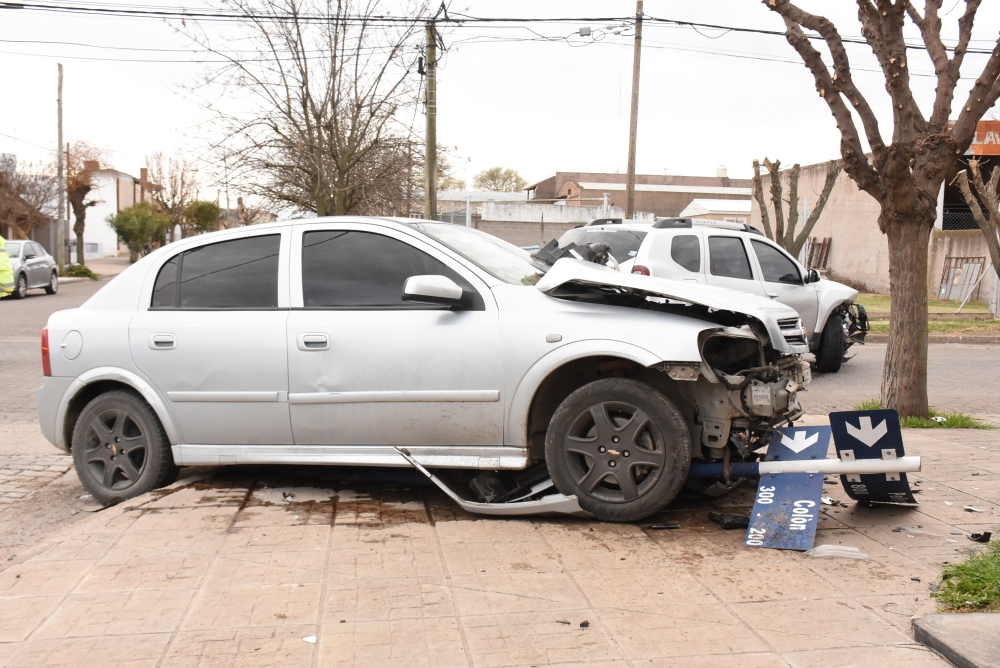 Fuerte choque en la esquina de Pellegrini y Colón