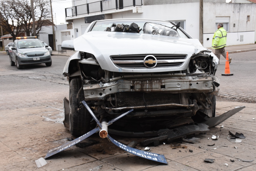 Fuerte choque en la esquina de Pellegrini y Colón