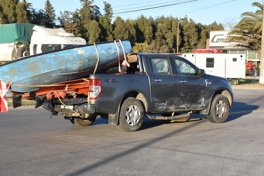 Choque en el acceso de la Estación YPF de Pigüé en Ruta 33