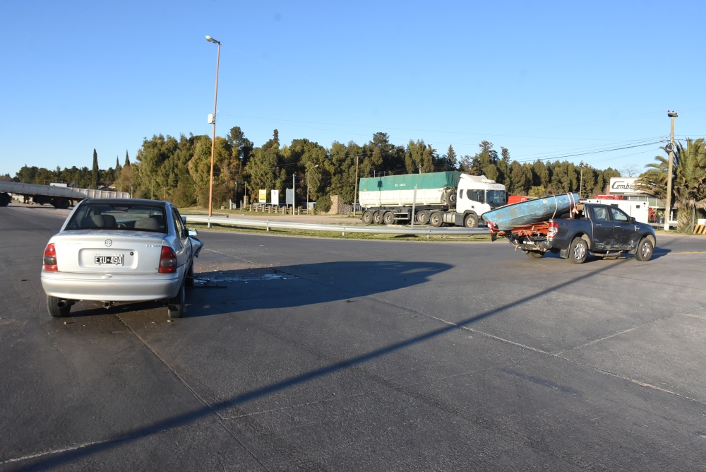 Choque en el acceso de la Estación YPF de Pigüé en Ruta 33