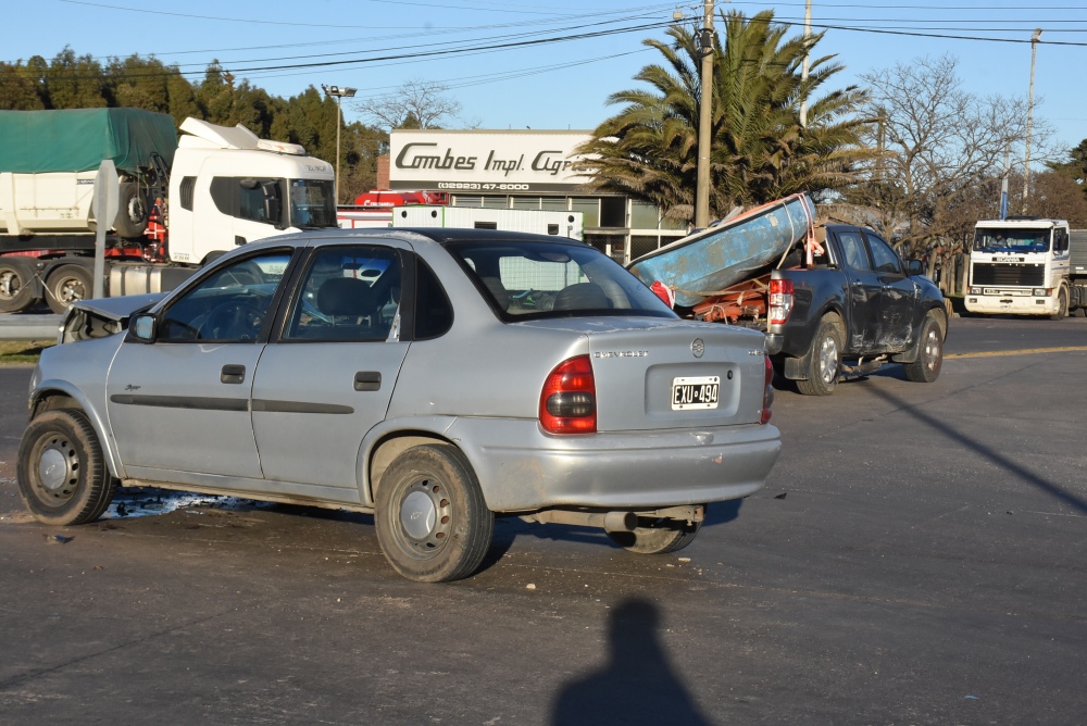 Choque en el acceso de la Estación YPF de Pigüé en Ruta 33