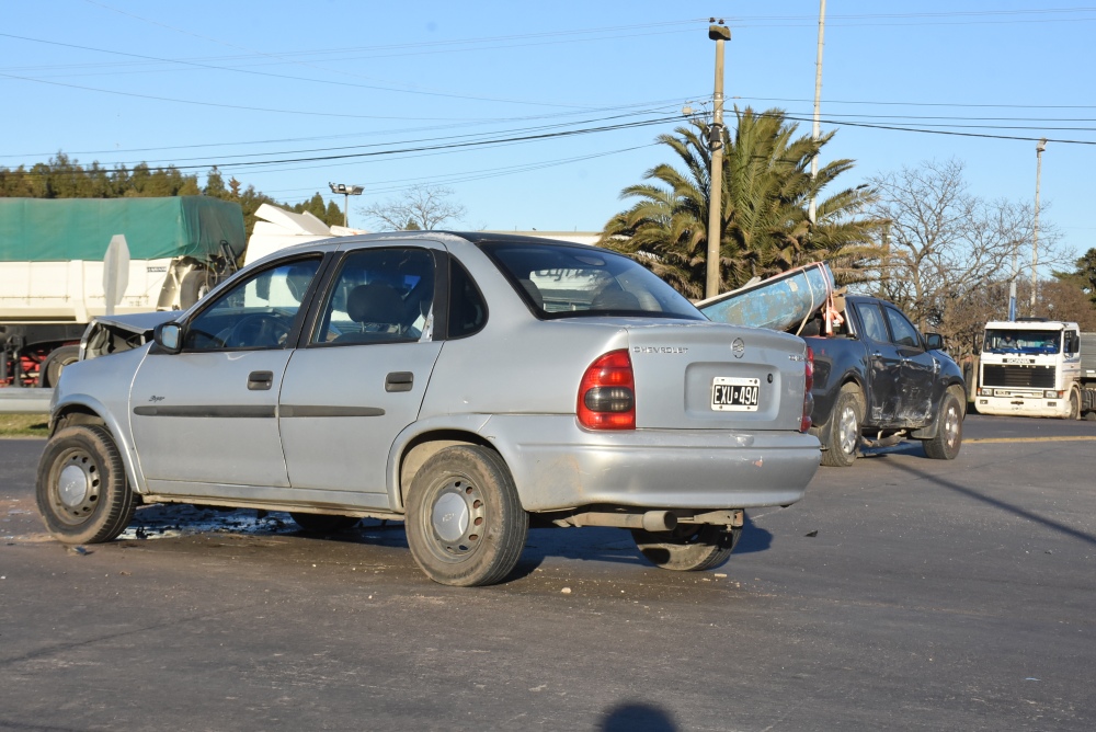 Choque en el acceso de la Estación YPF de Pigüé en Ruta 33